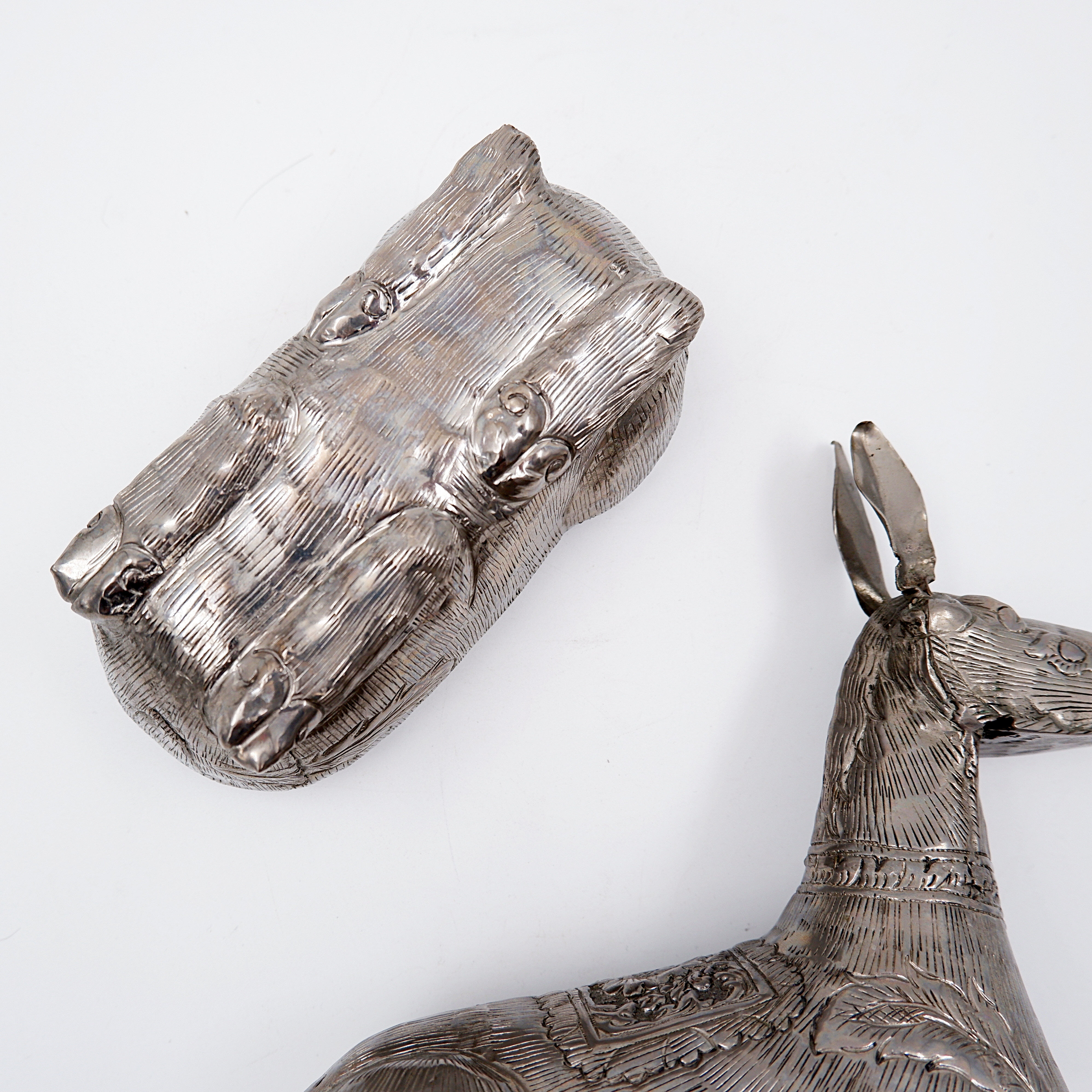 Boîte à bétel ancienne en métal argenté - Cambodge, première moitié du 20ème siècle