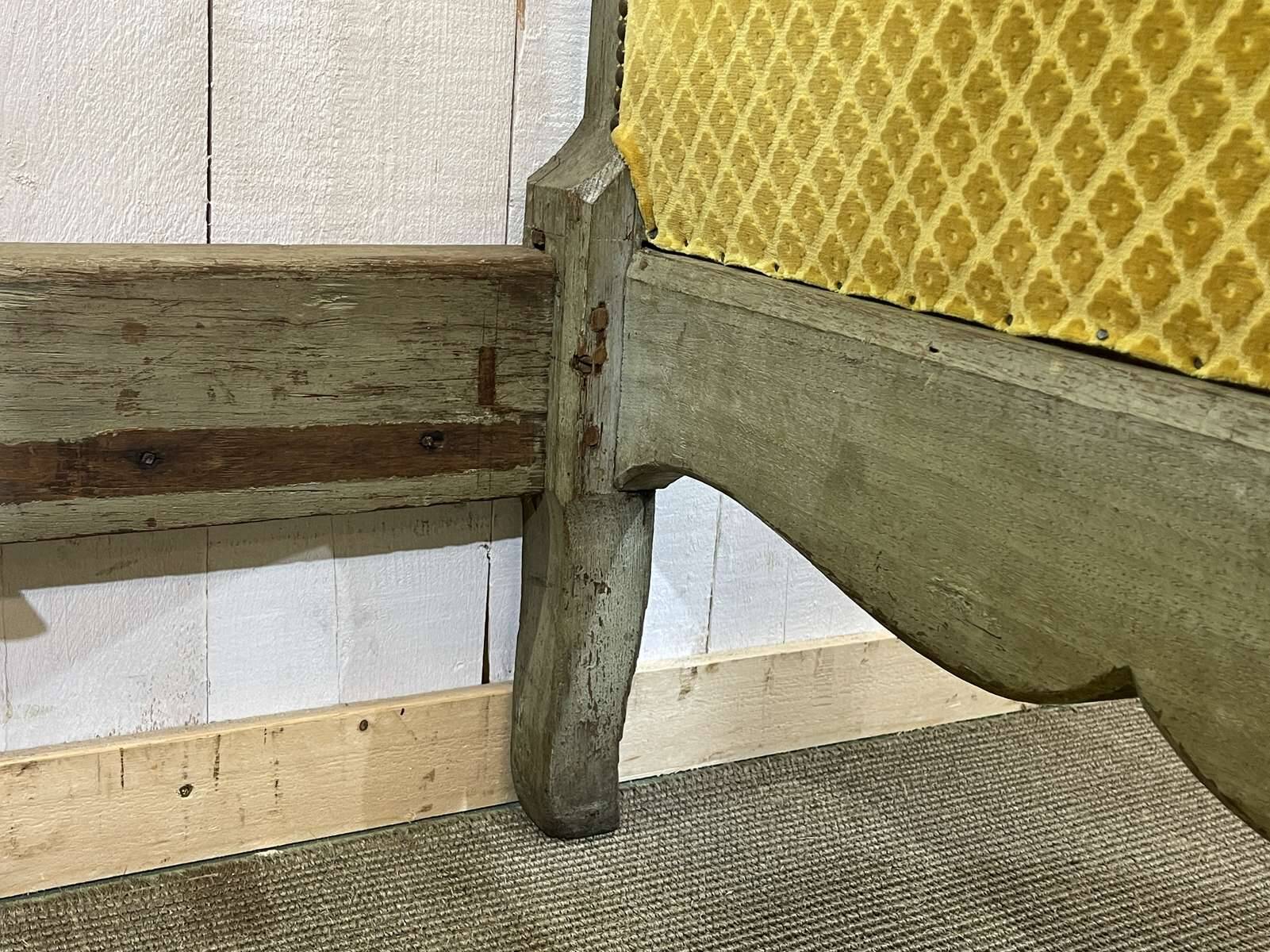 Louis XV daybed from the 18th century in oak.