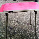 Tale red formica