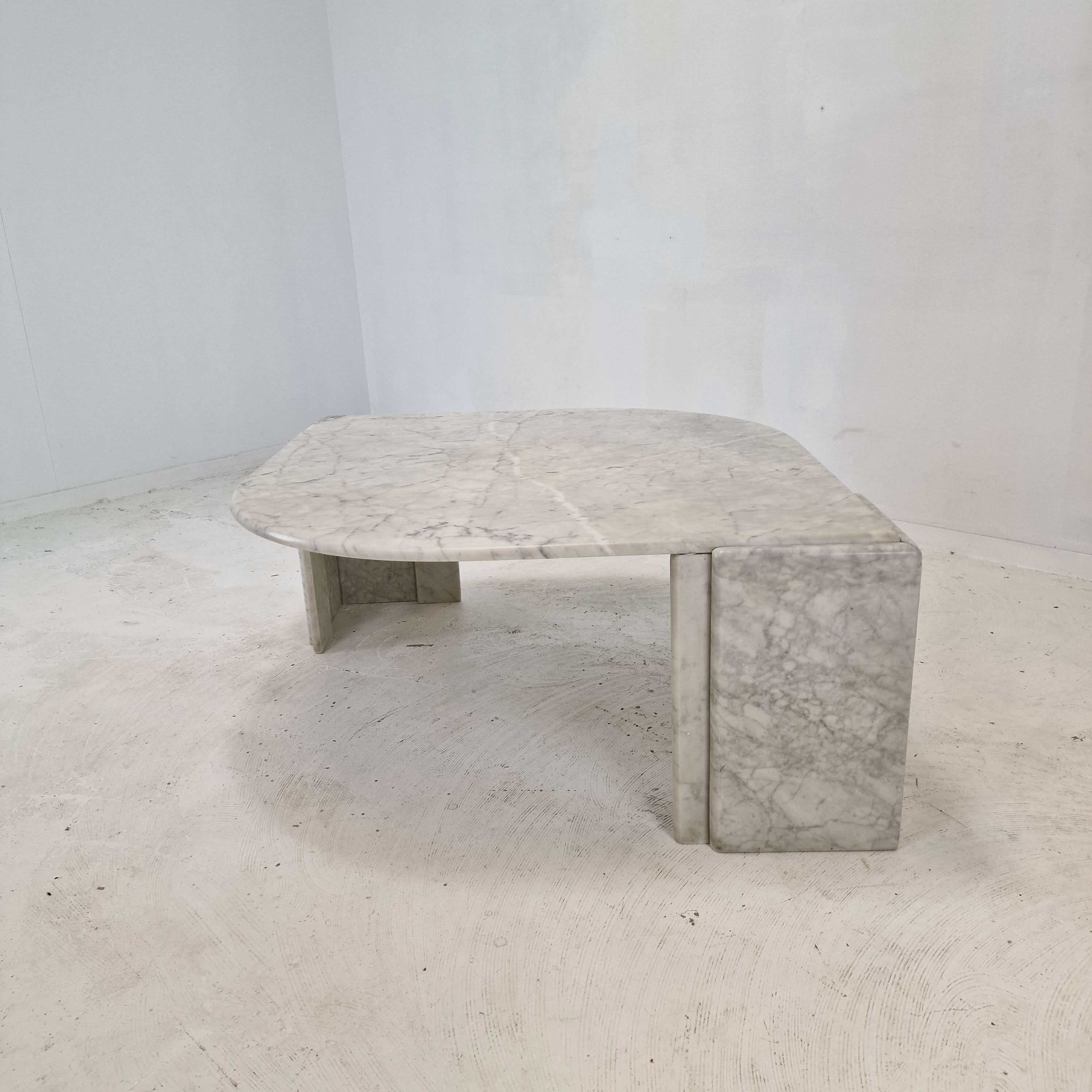Italian Teardrop Shaped Marble Coffee Table, 1980s