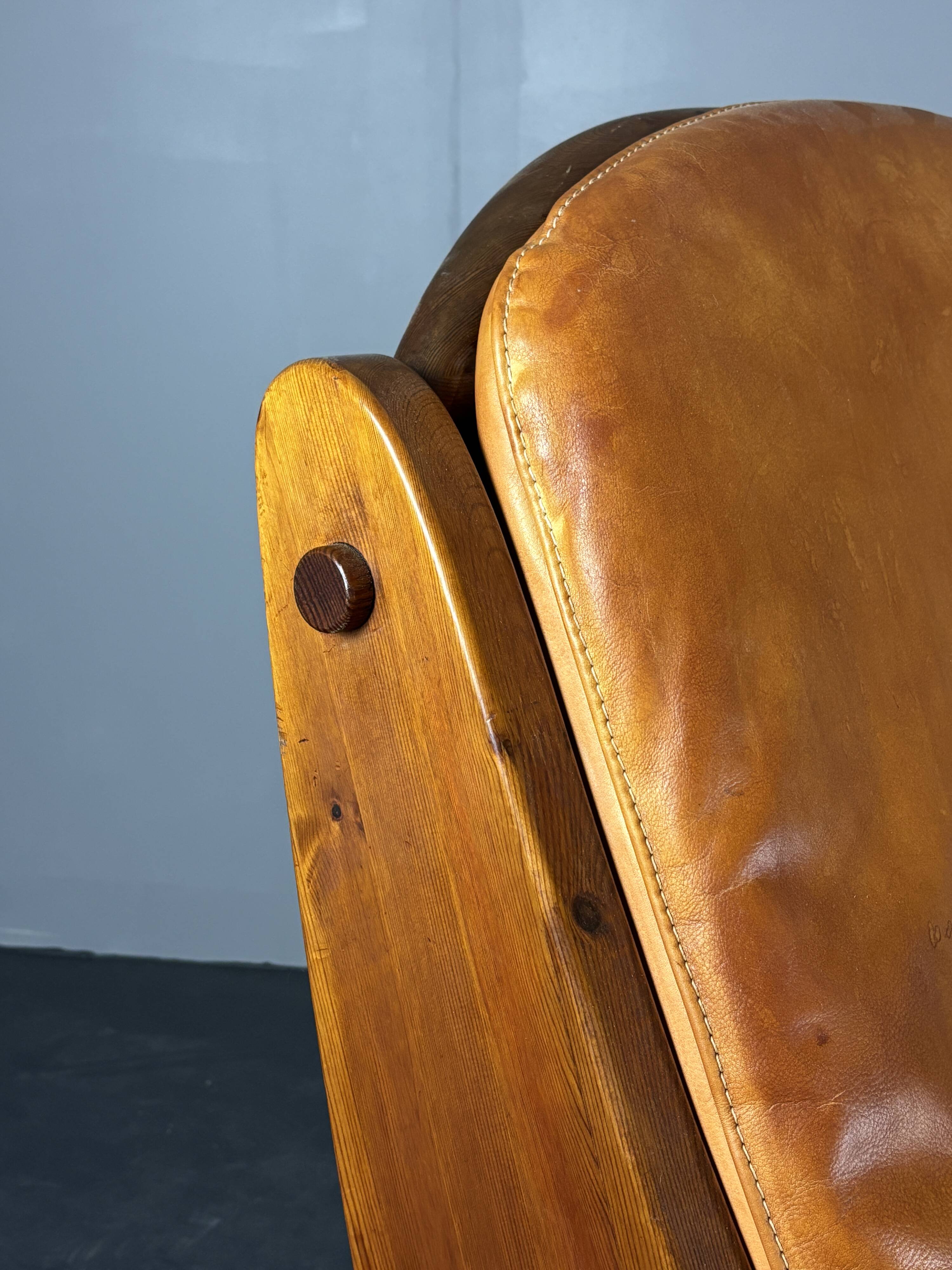 Brutalist pine rocking lounge chair with leather seat by Wasa 1984