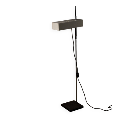 Lampadaire réglable à abat-jour perforé