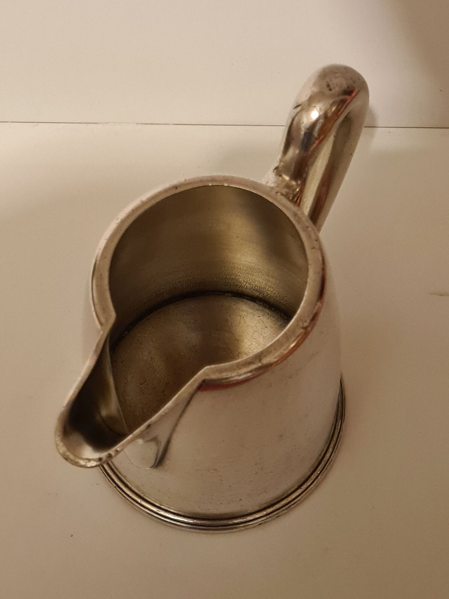 White Félix Frères metal milk pot in Toulouse