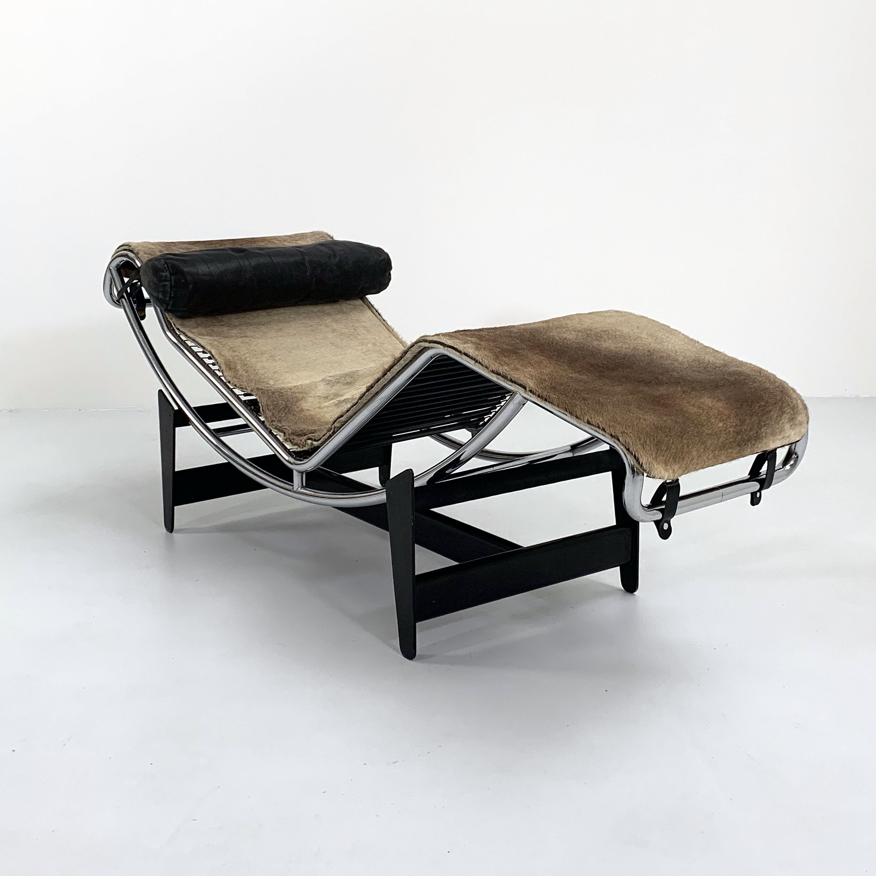 LC4 pony skin chaise longue Serial number 396 by Le Corbusier for Cassina, 1960