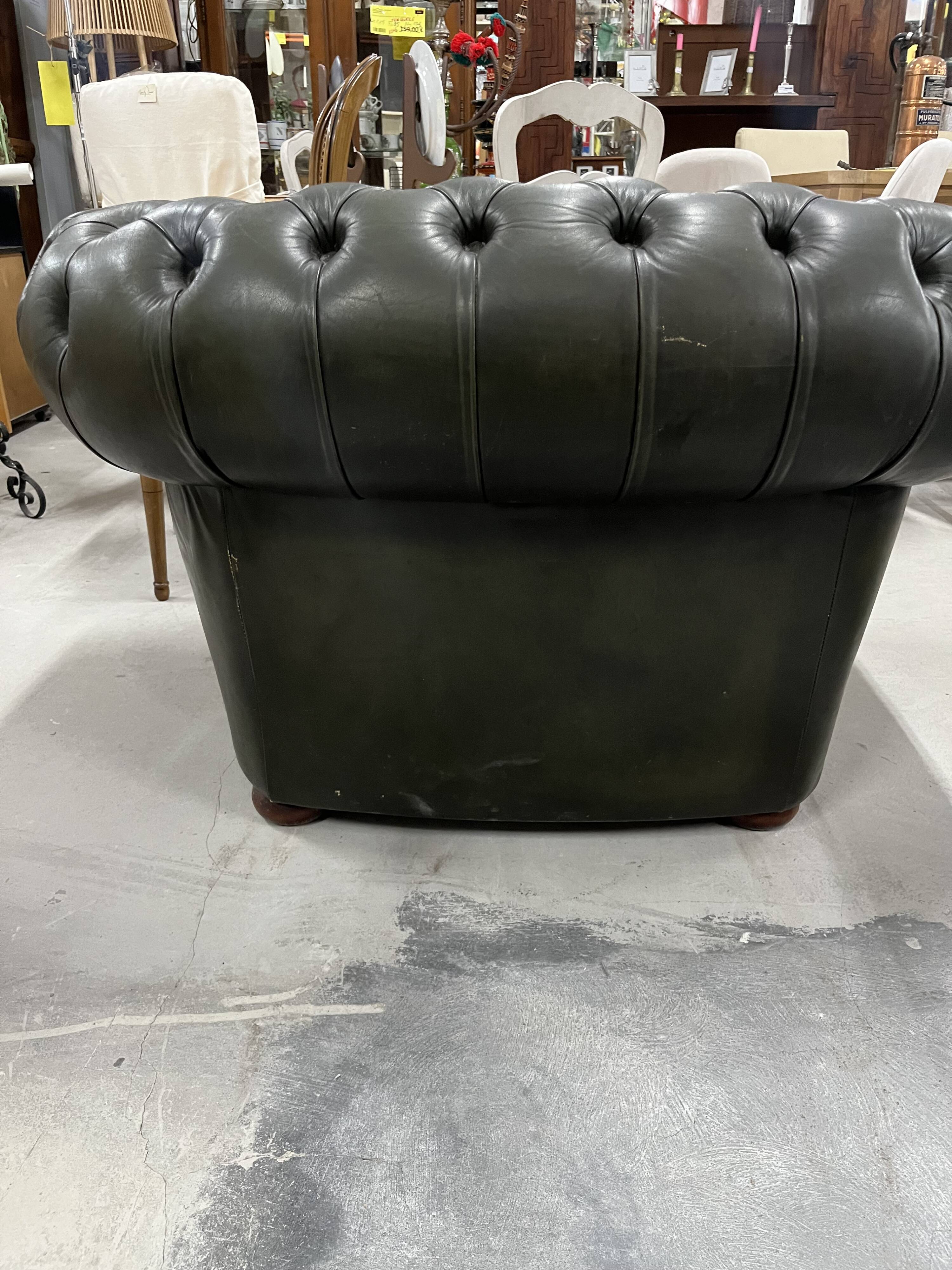 Fauteuil club Chesterfield vert antique