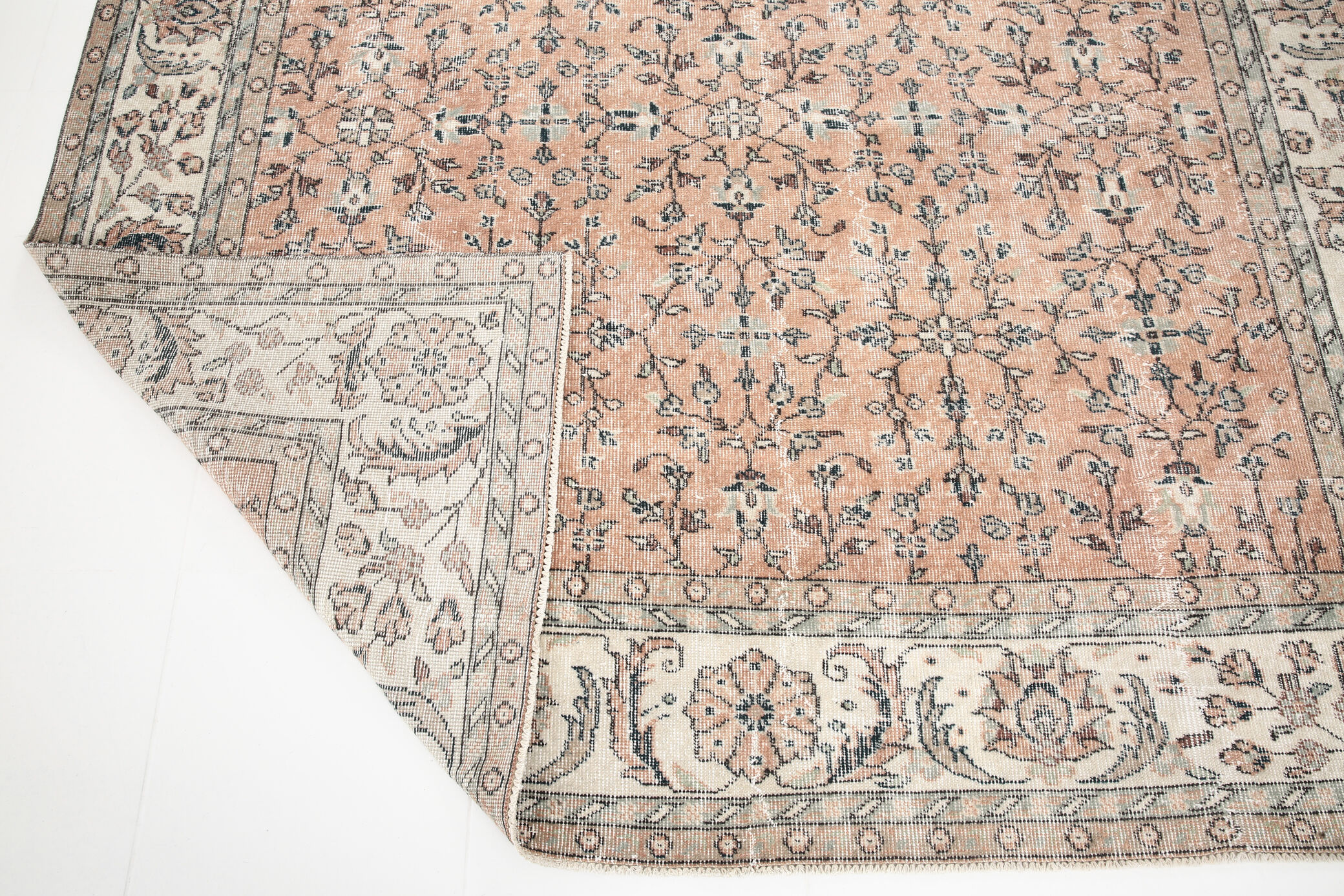 Oversize salmon rug 326x224cm