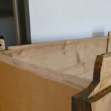 Ancienne armoire en bois massif