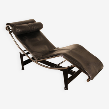 Le Corbusier LC4 lounge chair