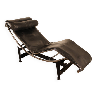 Le Corbusier LC4 lounge chair