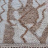 Tapis berbère blanc et beige foncé