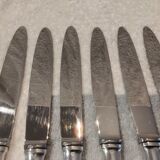 12 silver-plated metal table knives, Platil rocaille silversmith design, 24.6cm