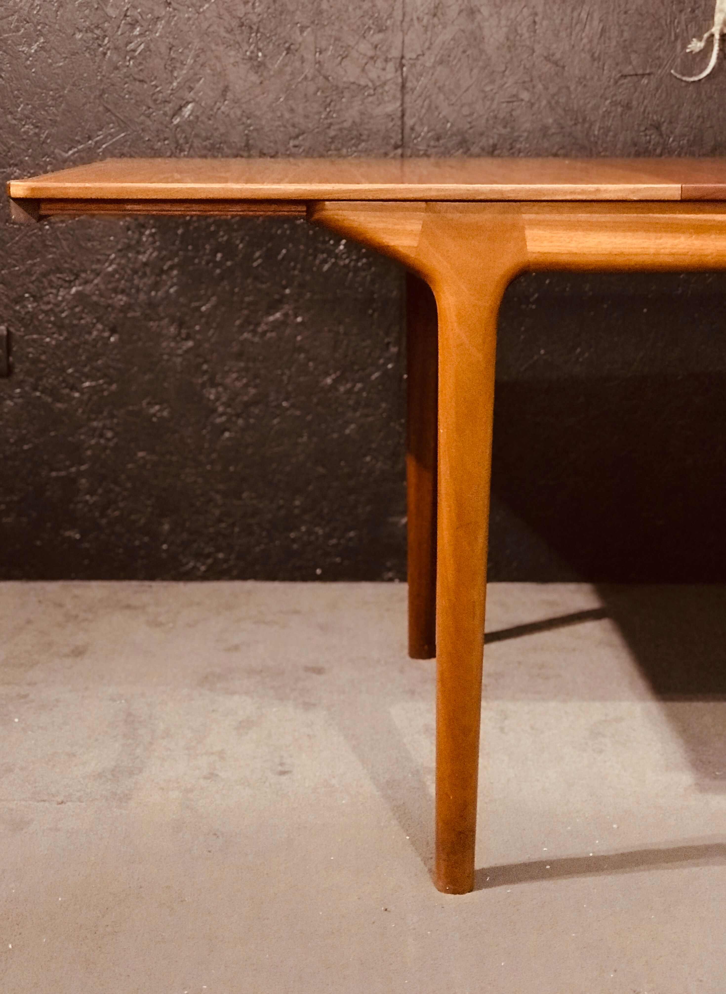 McIntosh extending table designed by Tom Robertson