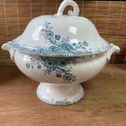 St-Amand soup tureen A. Lebacqz & M. Bouchart Rocaille model