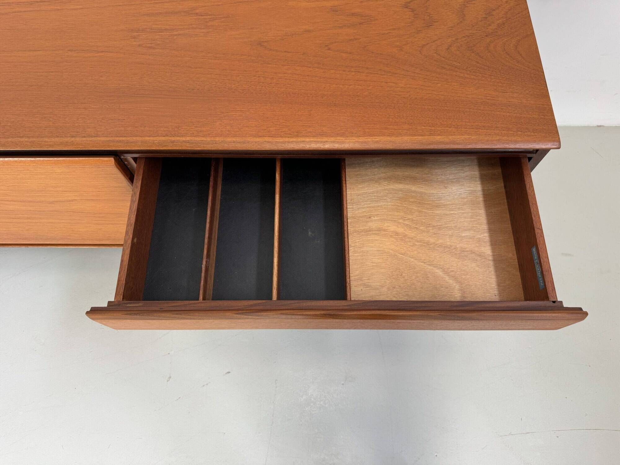 Vintage sideboard White an Newton