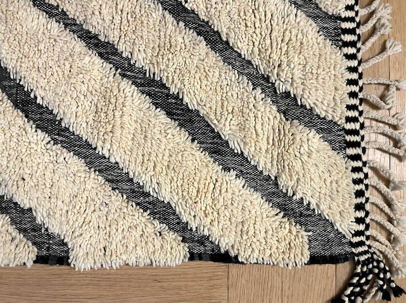Handmade pure wool rug, size 1.5/2.5 m.