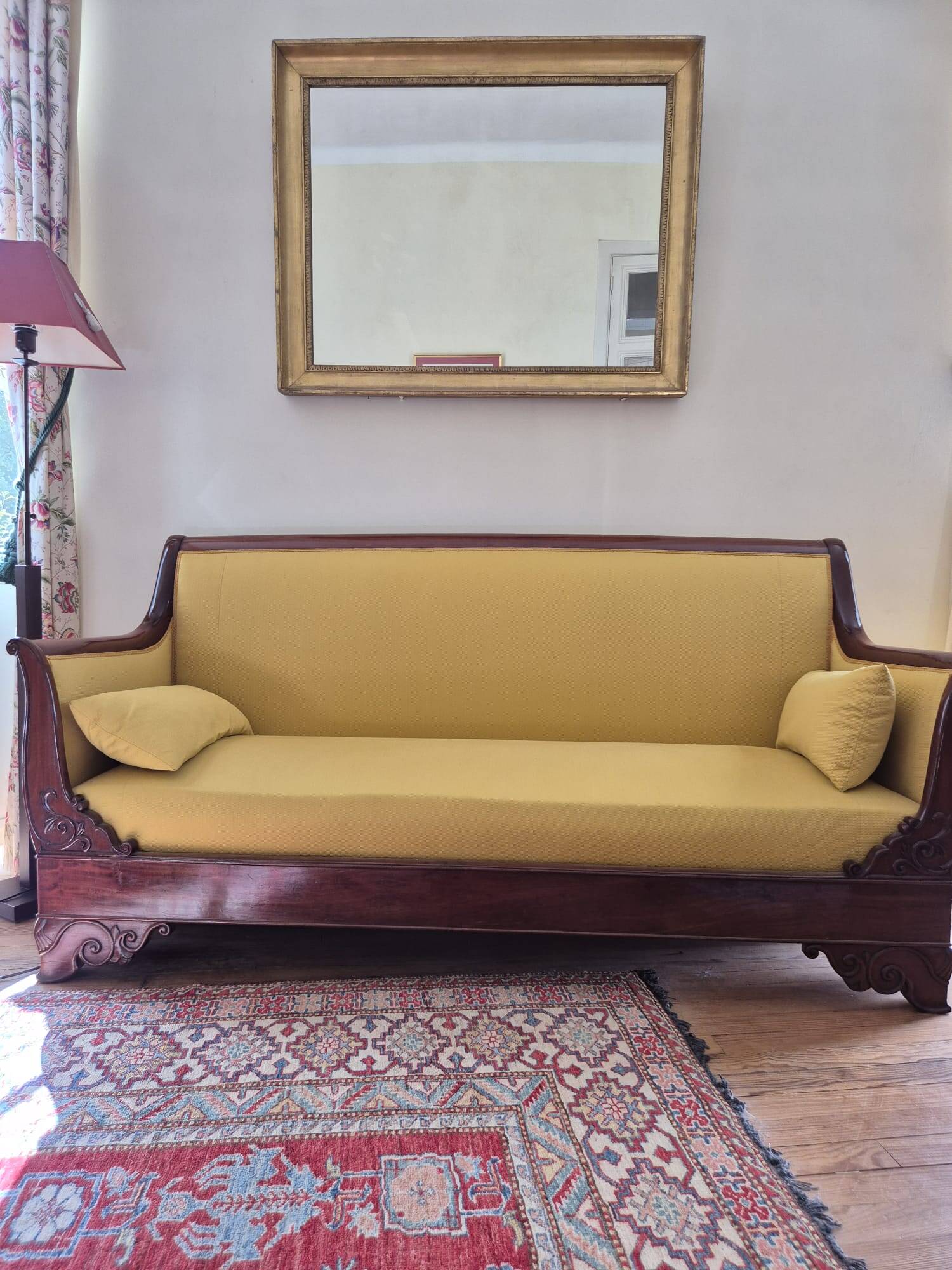 Mahogany canapé – Restoration period (19th century) – Yellow fabric