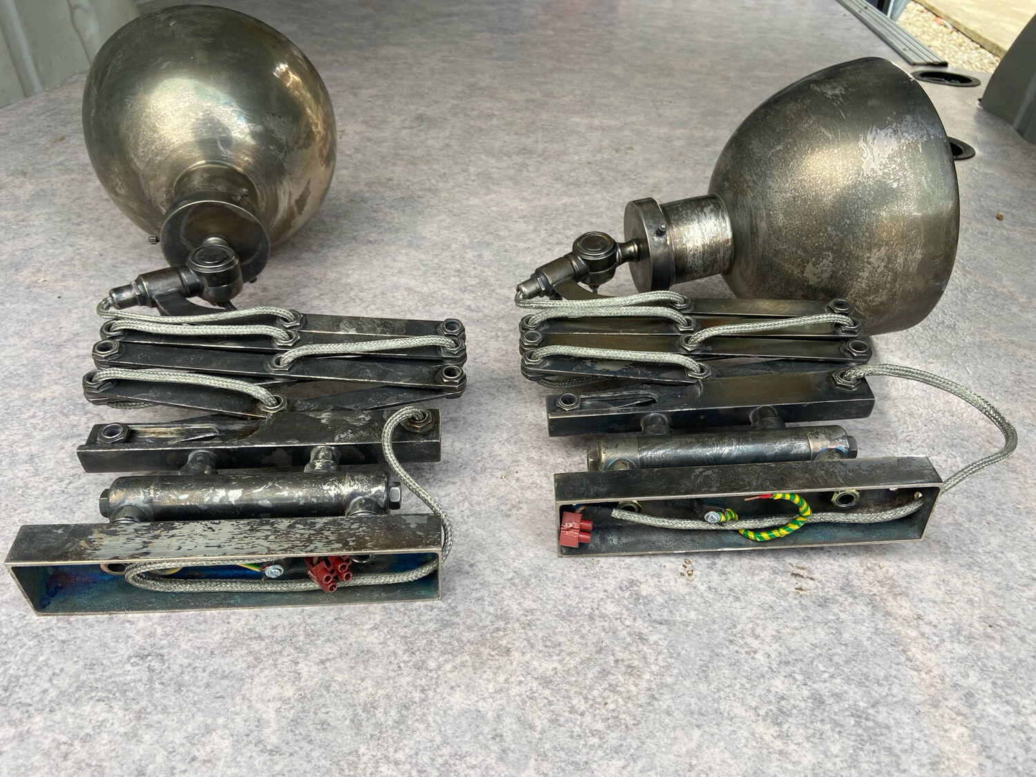 2 accordion scissors wall lights Cheoma in silver metal