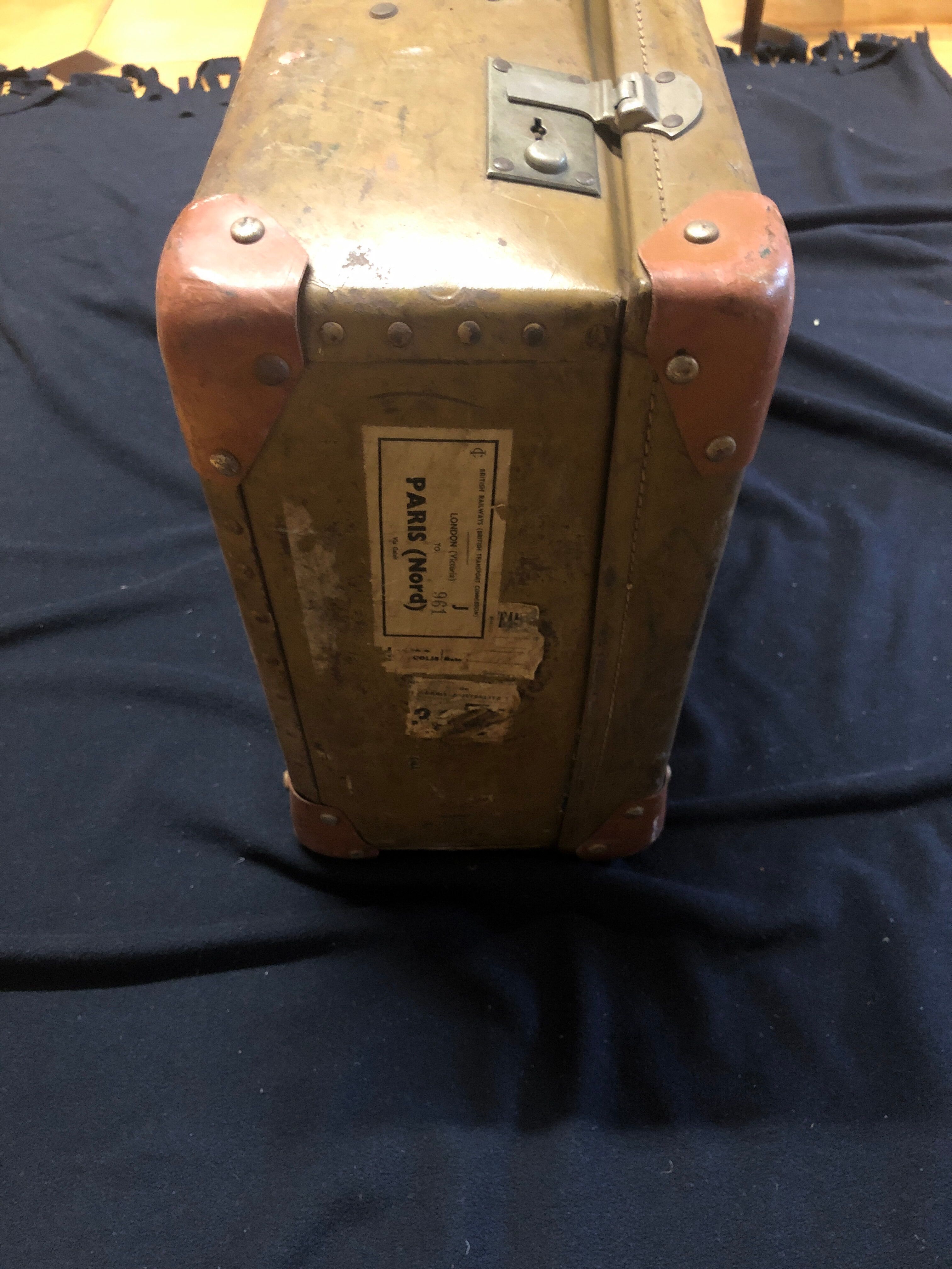 Suitcase the world bordeaux