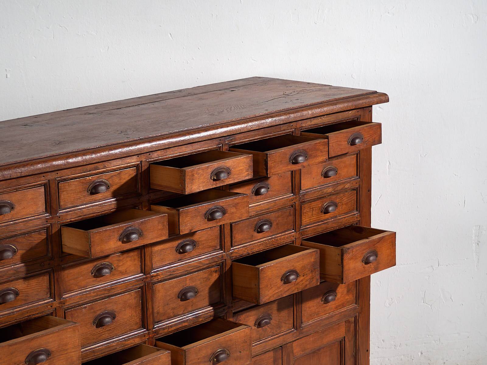 Antique multi-drawer apothecary cabinet (circa 1920)