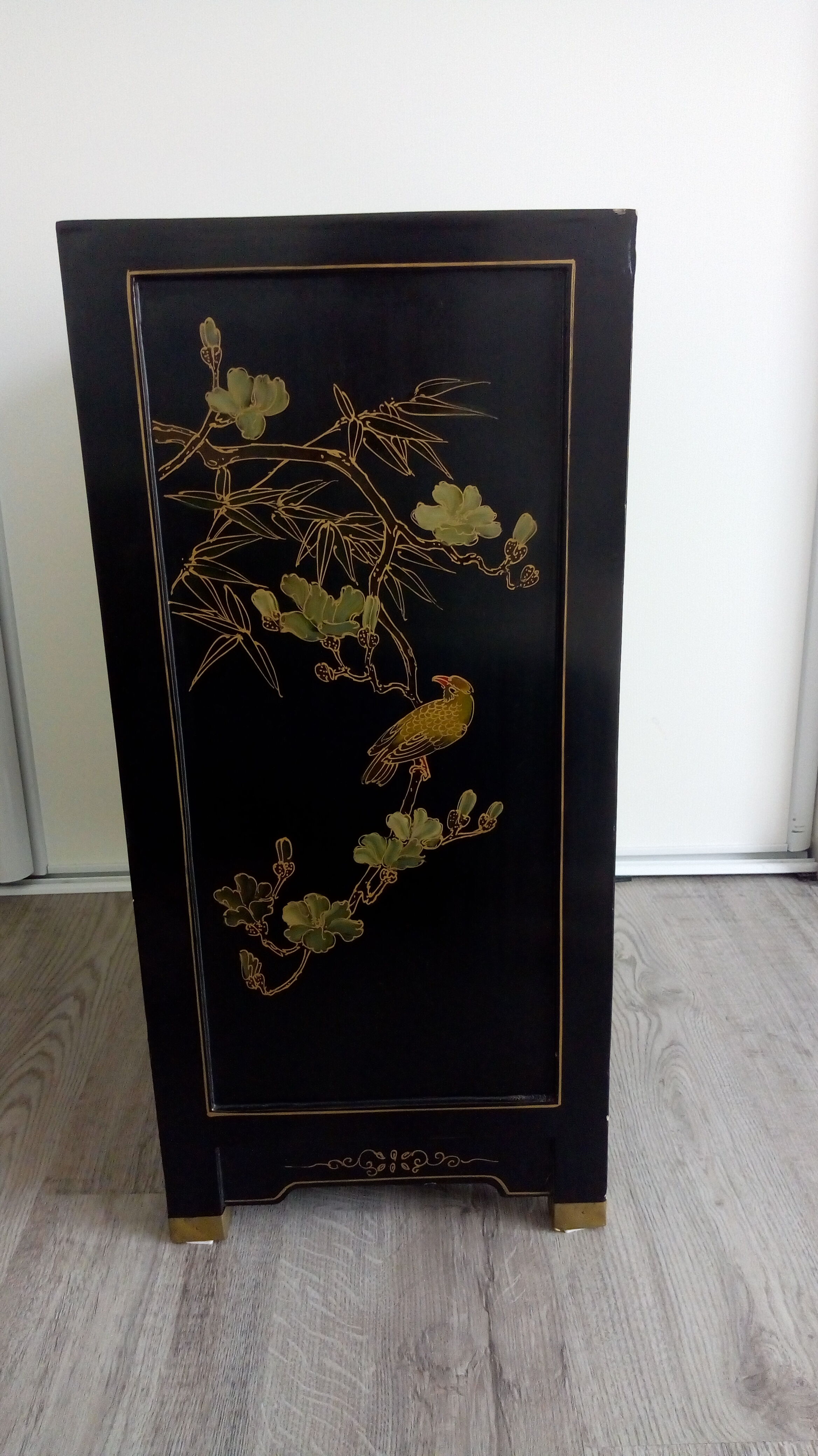 Meuble chinois laqué noir pierres sculptées