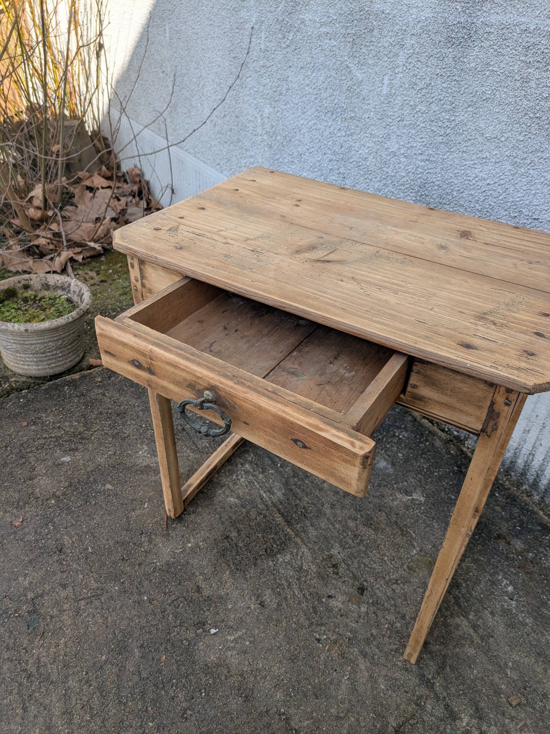Children's desk