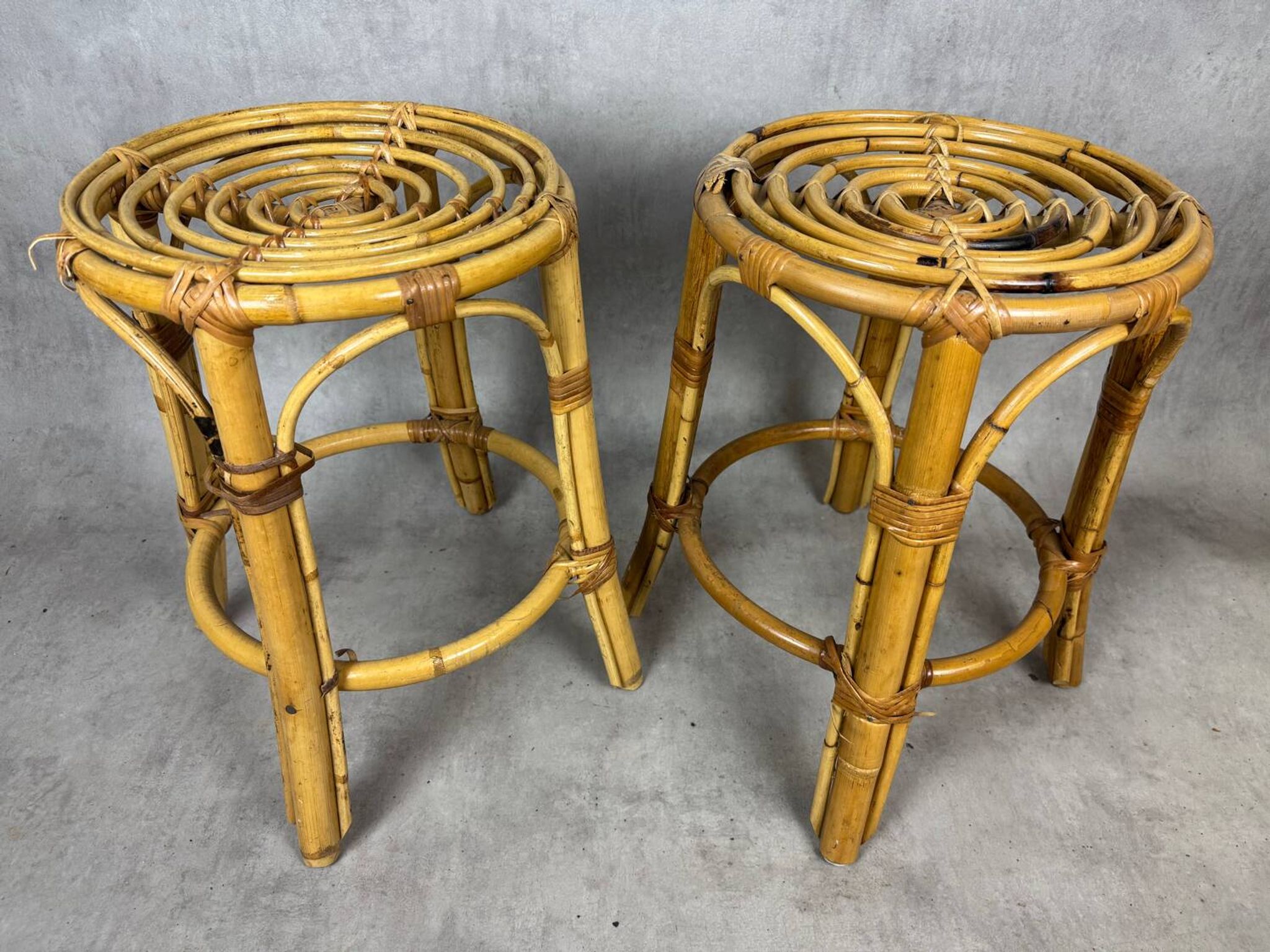 Paire de tabourets en rotin des années 70