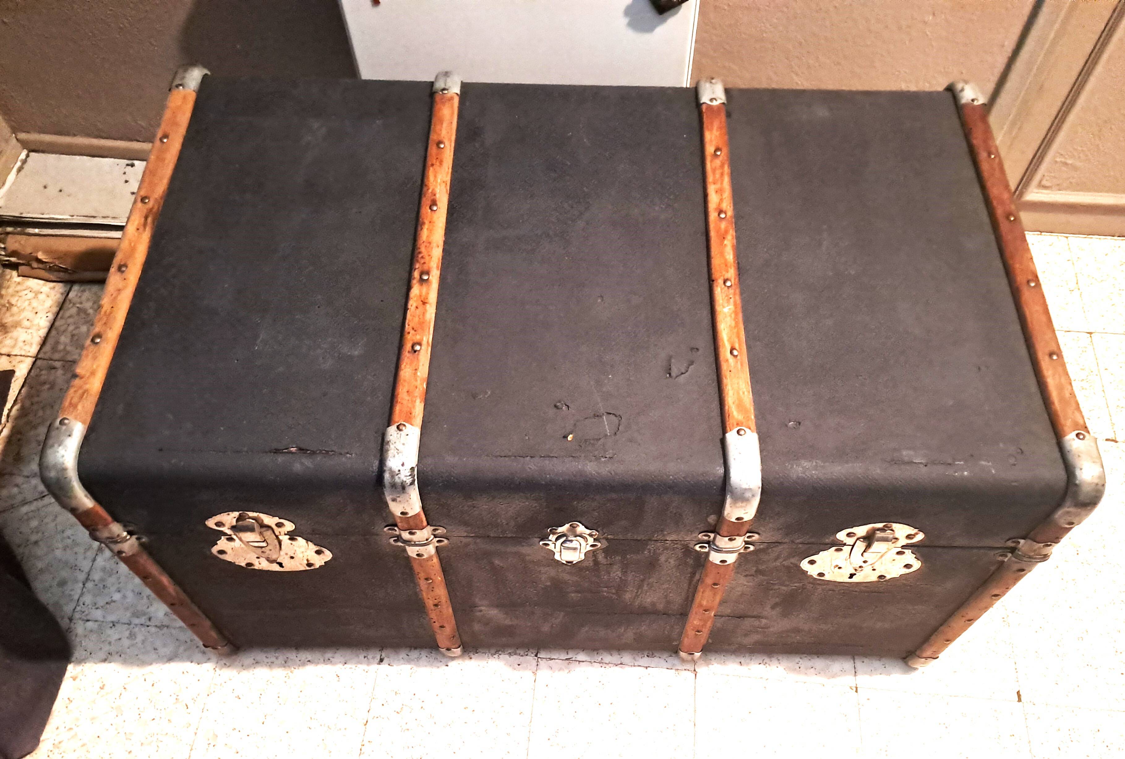 Antique vintage wooden travel trunk dating from the 1880s/1920s