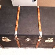 Antique vintage wooden travel trunk dating from the 1880s/1920s