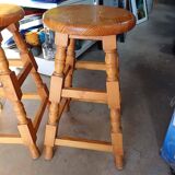 Mid-height workshop island stools