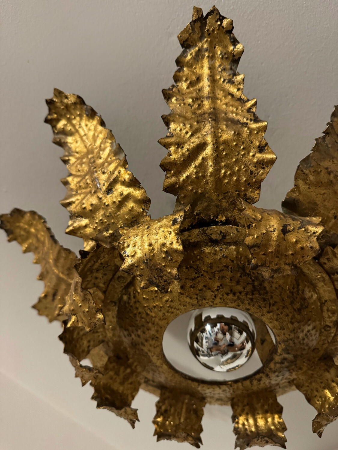 Plafonnier soleil fer forgé doré années 60