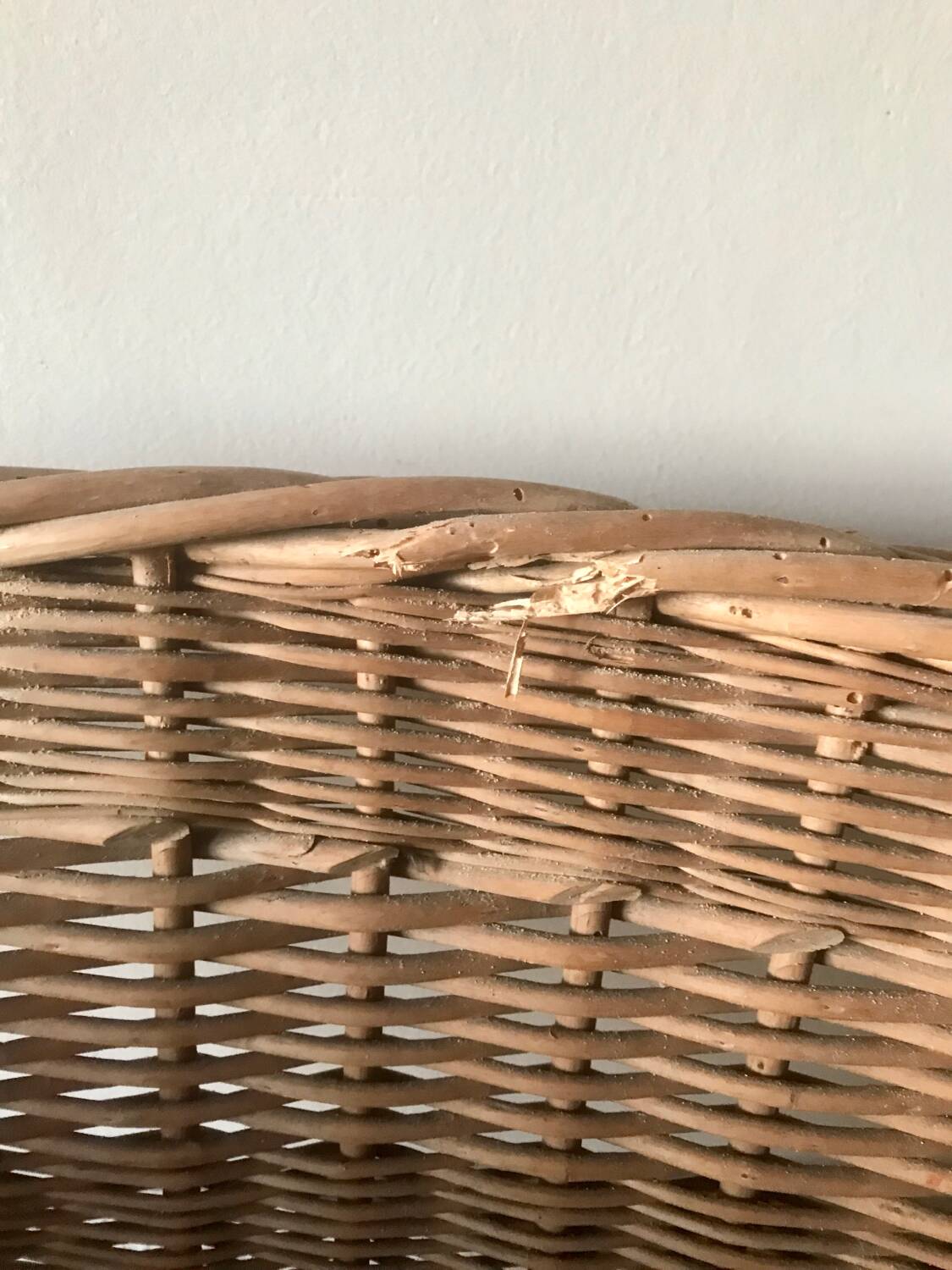 XL wicker laundry basket