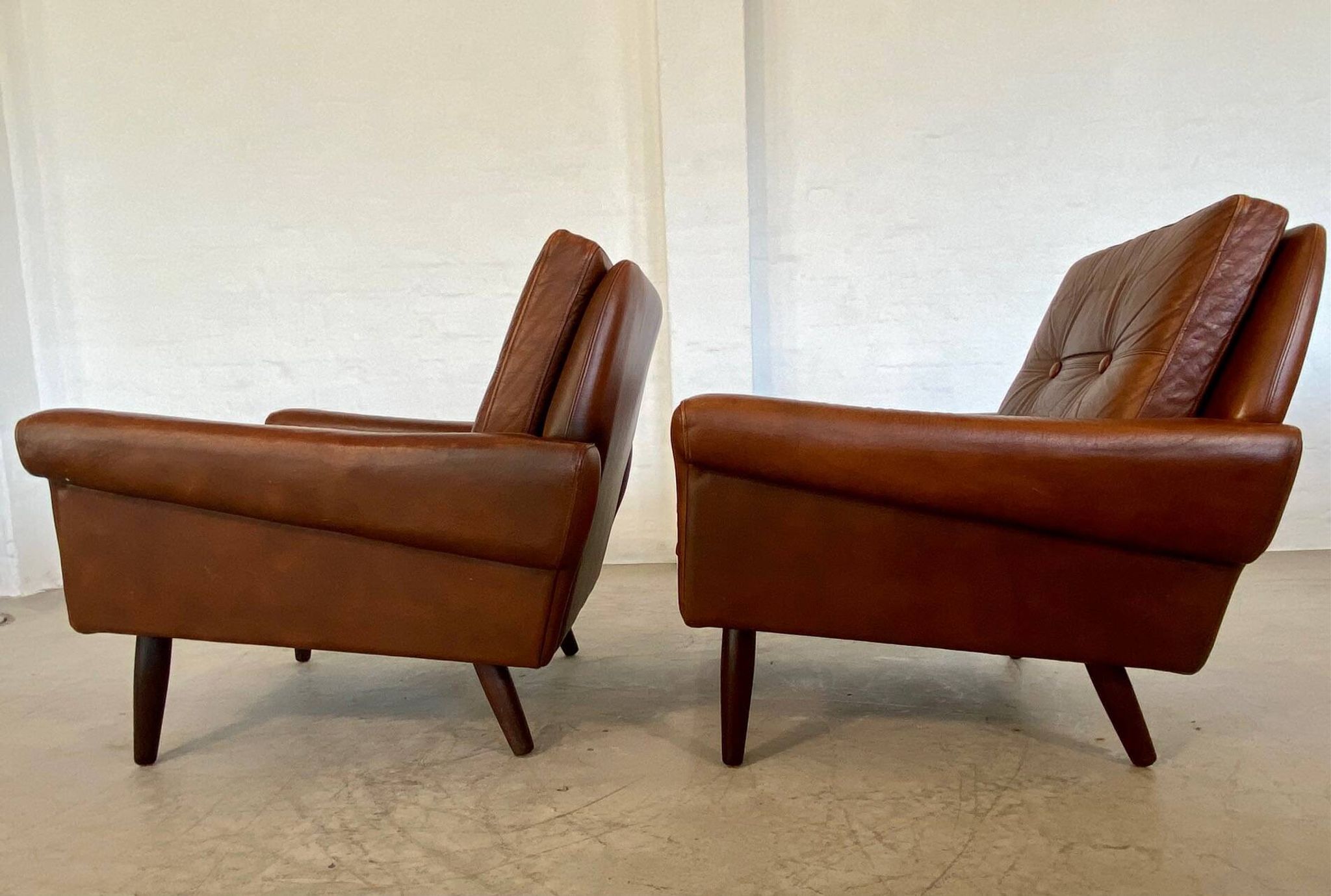 Vintage retro danish mid-century svend skipper club chairs in cognac leathe