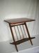Table basse ; range disques ; revues style scandinave des années 50