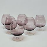 6 anciens verres à cognac en cristal de couleur prune