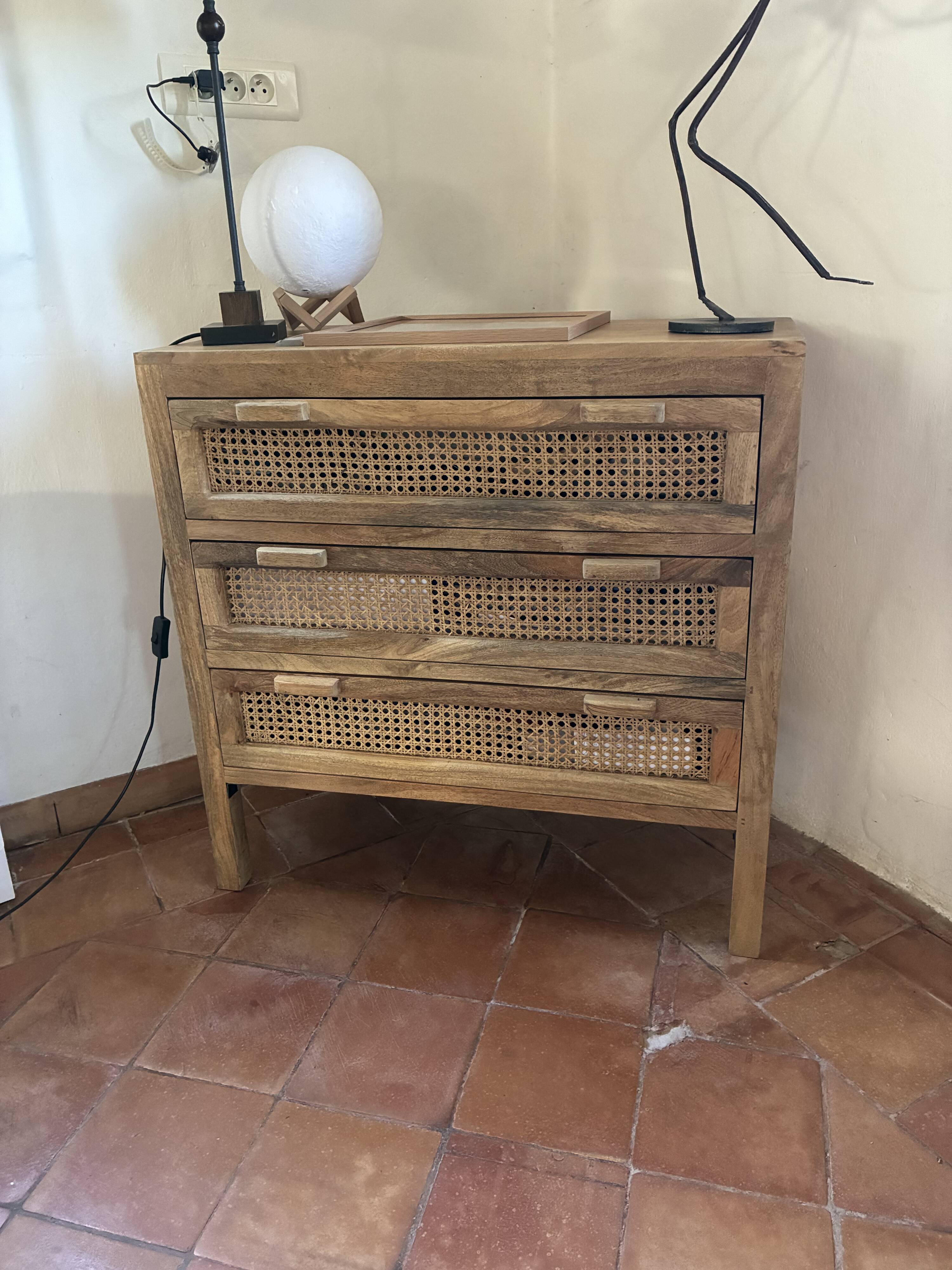 Mango wood chest of drawers with 3 drawers
