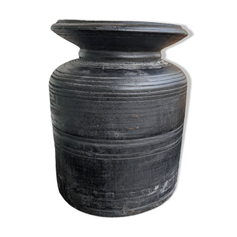 Wooden pot