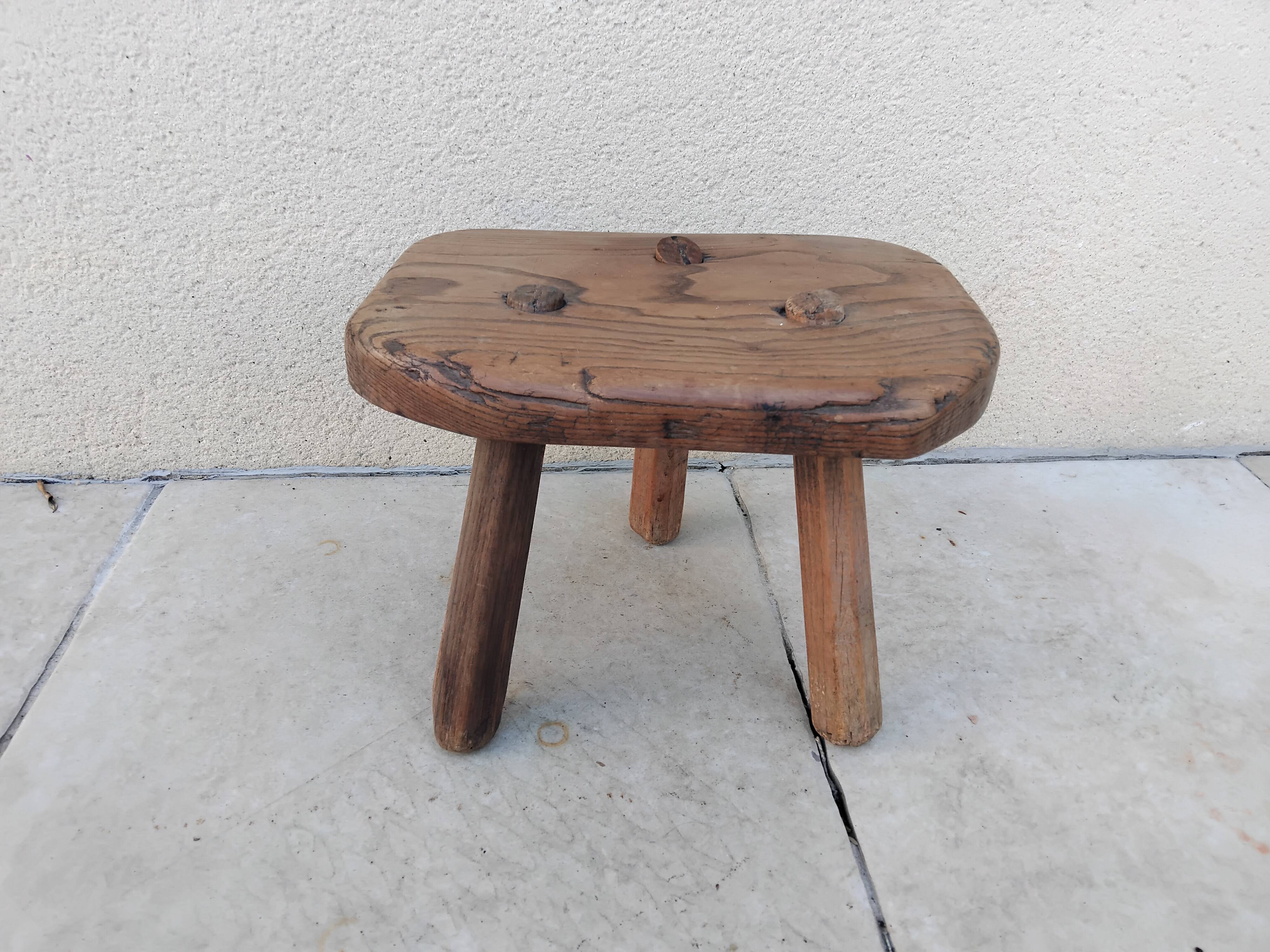 Tabouret tripode de ferme vintage en bois