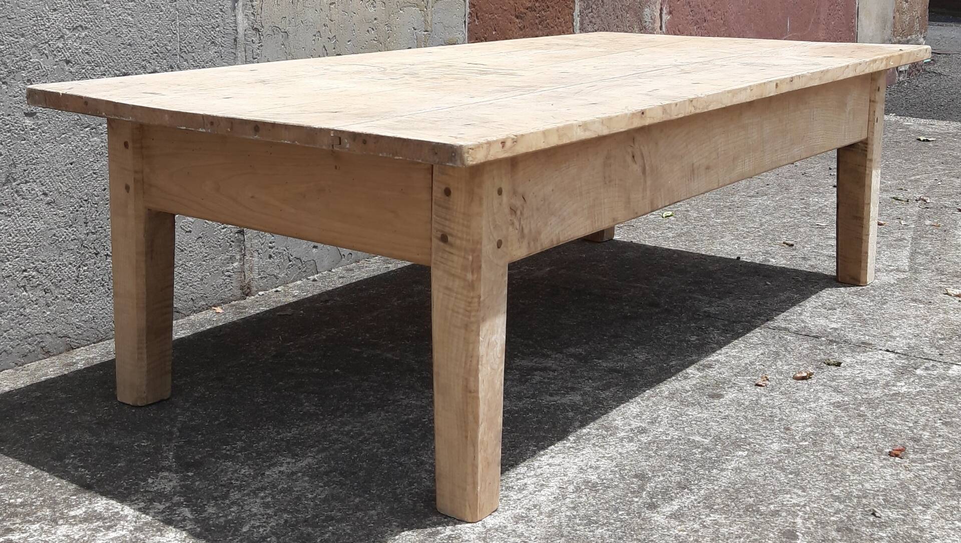 Oak coffee table. (150x73cm)