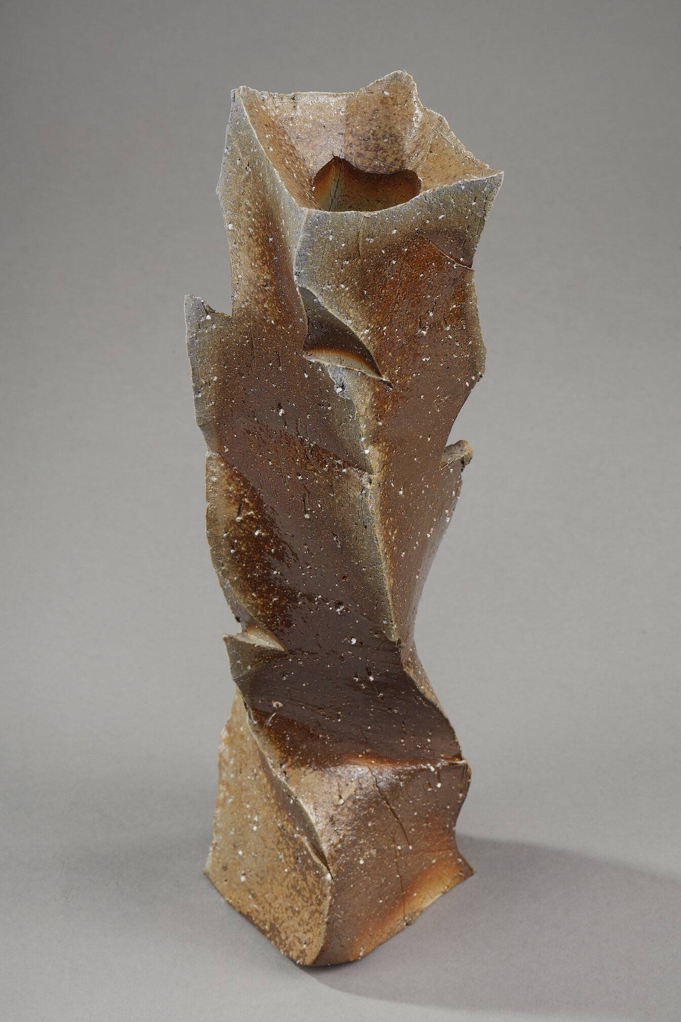 Soliflore Bizen pottery sculpture from Mori Taiga, Japan