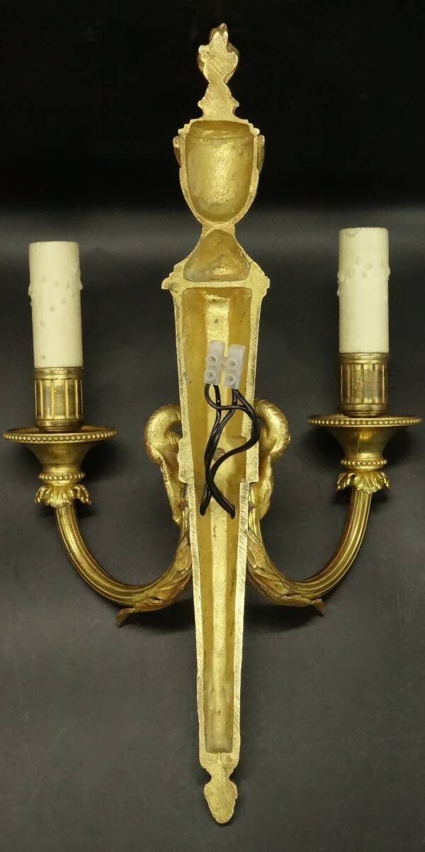 Large Louis XVI style ram's head and urn wall lamp - gilded bronze