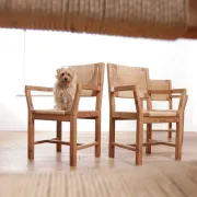 Ensemble de quatre chaises de salle à manger danoises modernes du milieu du siècle en papercord et pin massif.
