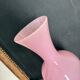 Vase en opaline rose