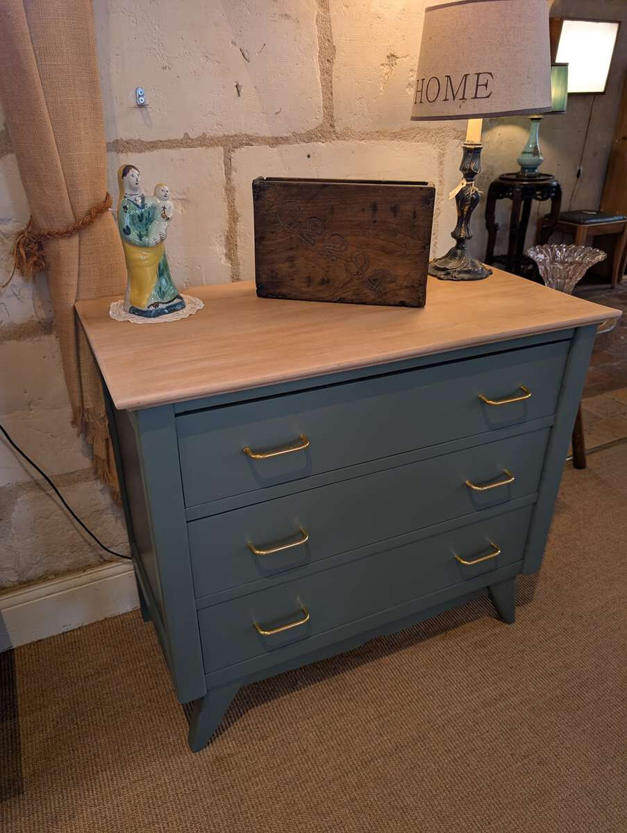 Vintage chest of drawers