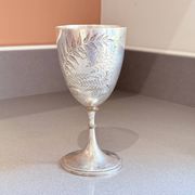 Gobelet en argent vintage gravé / Calice à vin décoratif