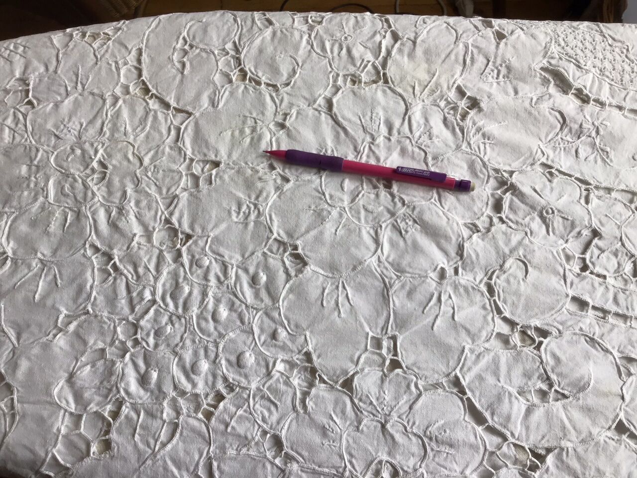 Embroidered tablecloth 1m60x2m60