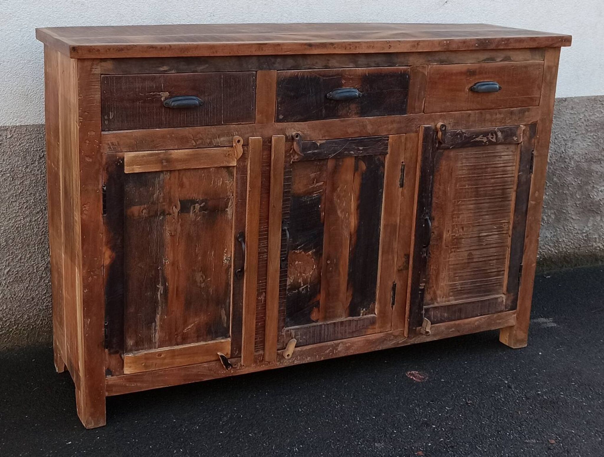 Buffet en bois ancien