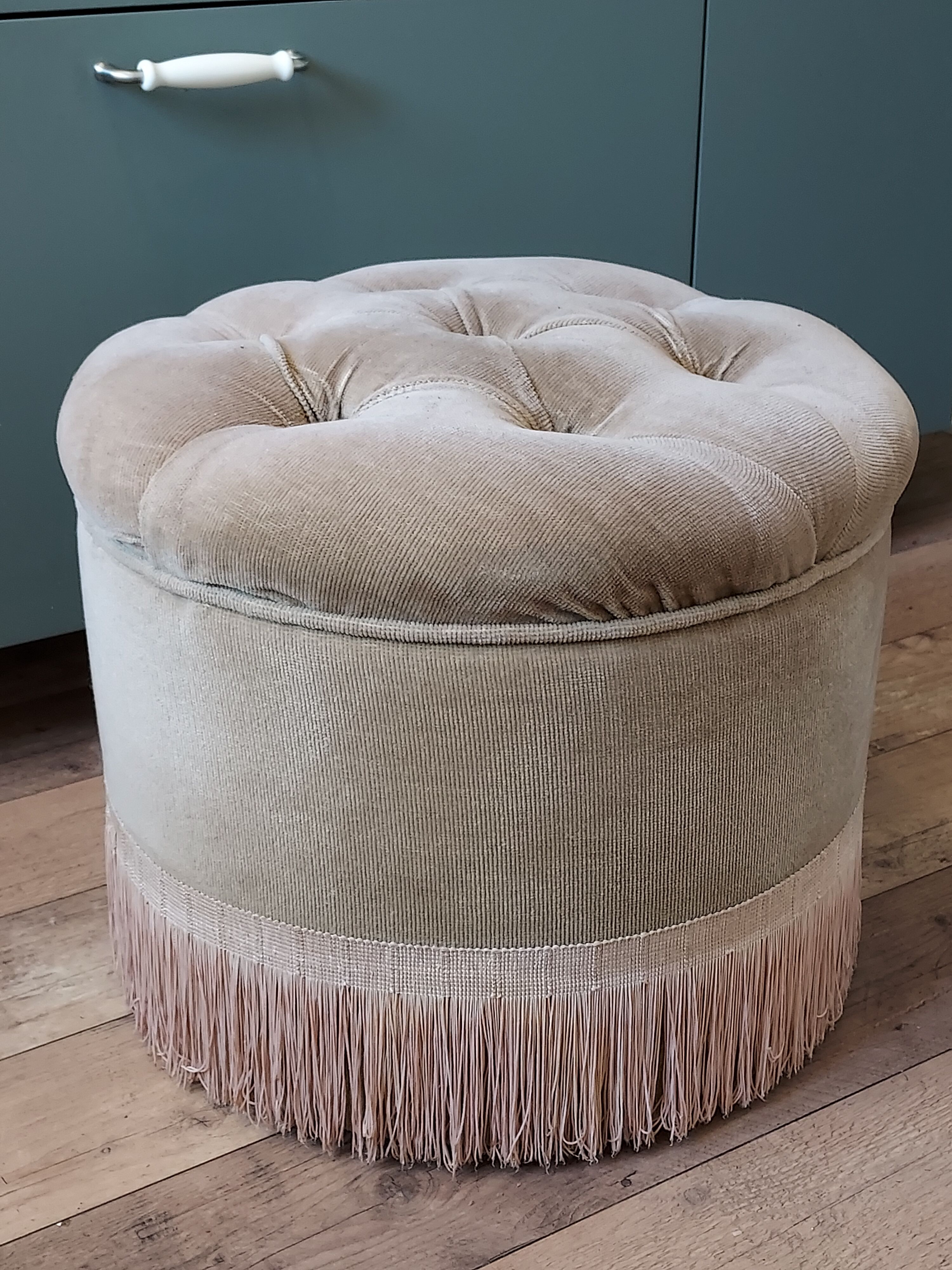 Pouf velours et franges
