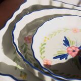 Set of 3 porcelain dishes with floral decorations, with wicker supports.