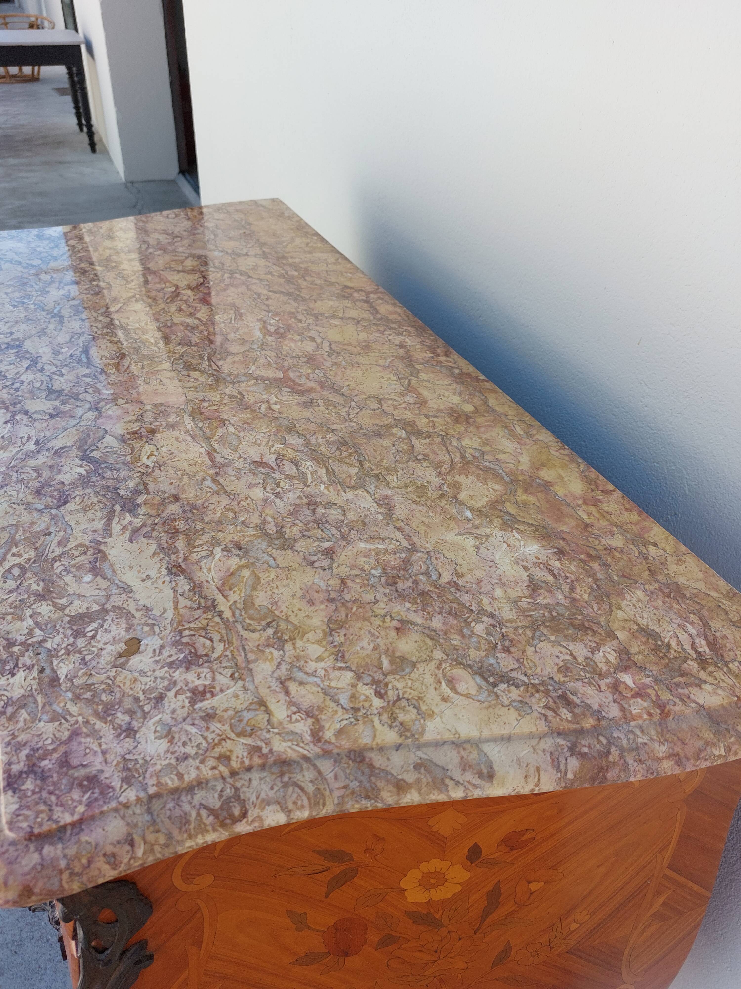 Louis XV chest of drawers in rosewood marquetry