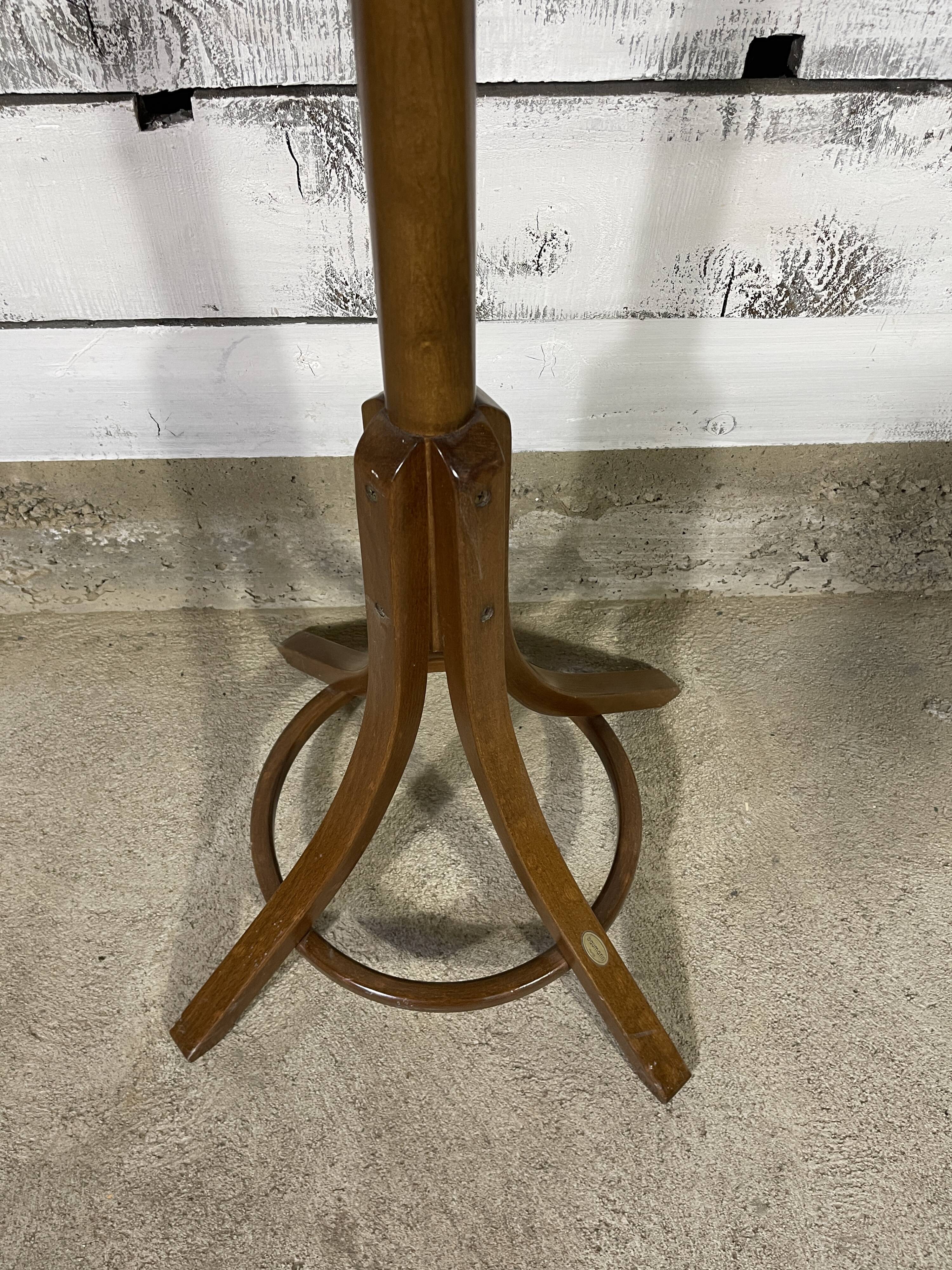 Baumann parrot coat rack